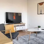 Modernes Und Zentralgelegenes Mit Kueche, Netflix, Und Balkon דירה