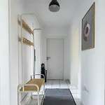 Modernes Und Zentralgelegenes Mit Kueche, Netflix, Und Balkon דירה