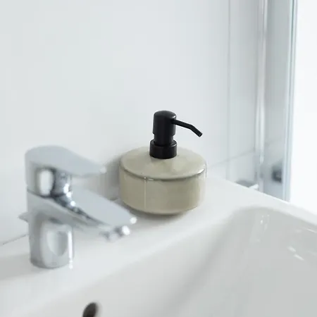 Modernes Und Zentralgelegenes Mit Kueche, Netflix, Und Balkon Apartment *